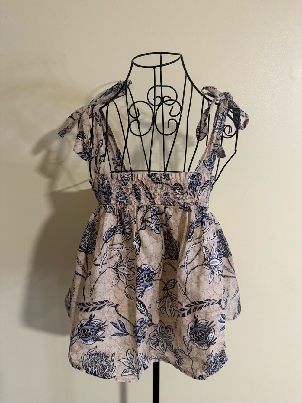 NWT C&C California Floral Tie Sleeveless Blouse Size Medium